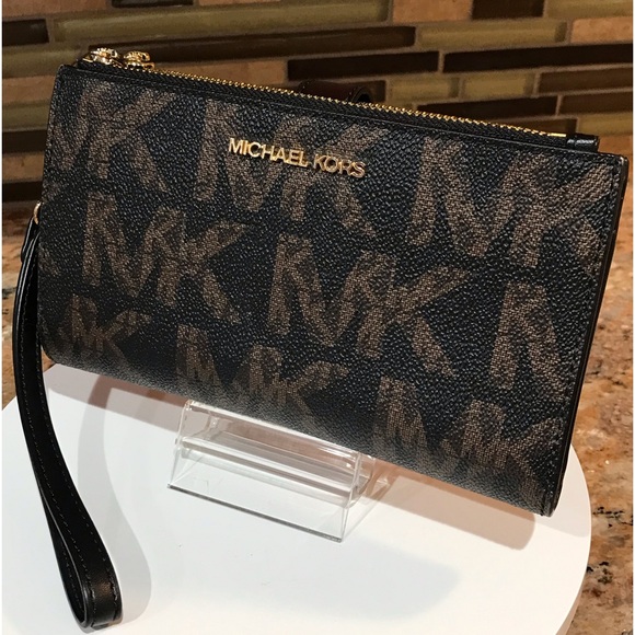 MICHAEL KORS Signature Wristlet ππ₯β€οΈ - Picture 9 of 16